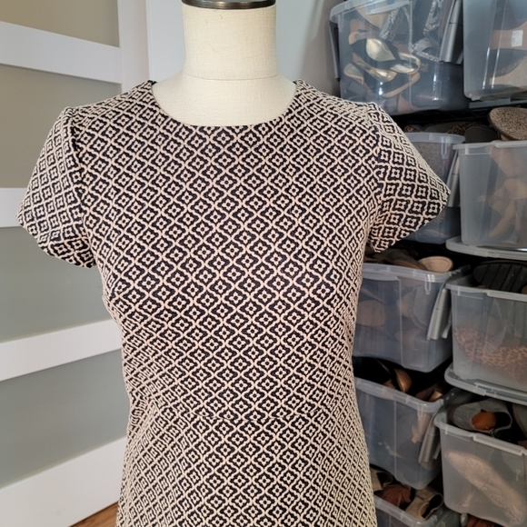 Loft Tan and Navy Geometric Flared Hem short Sleeve Dress Size 2 - Picture 3 of 16